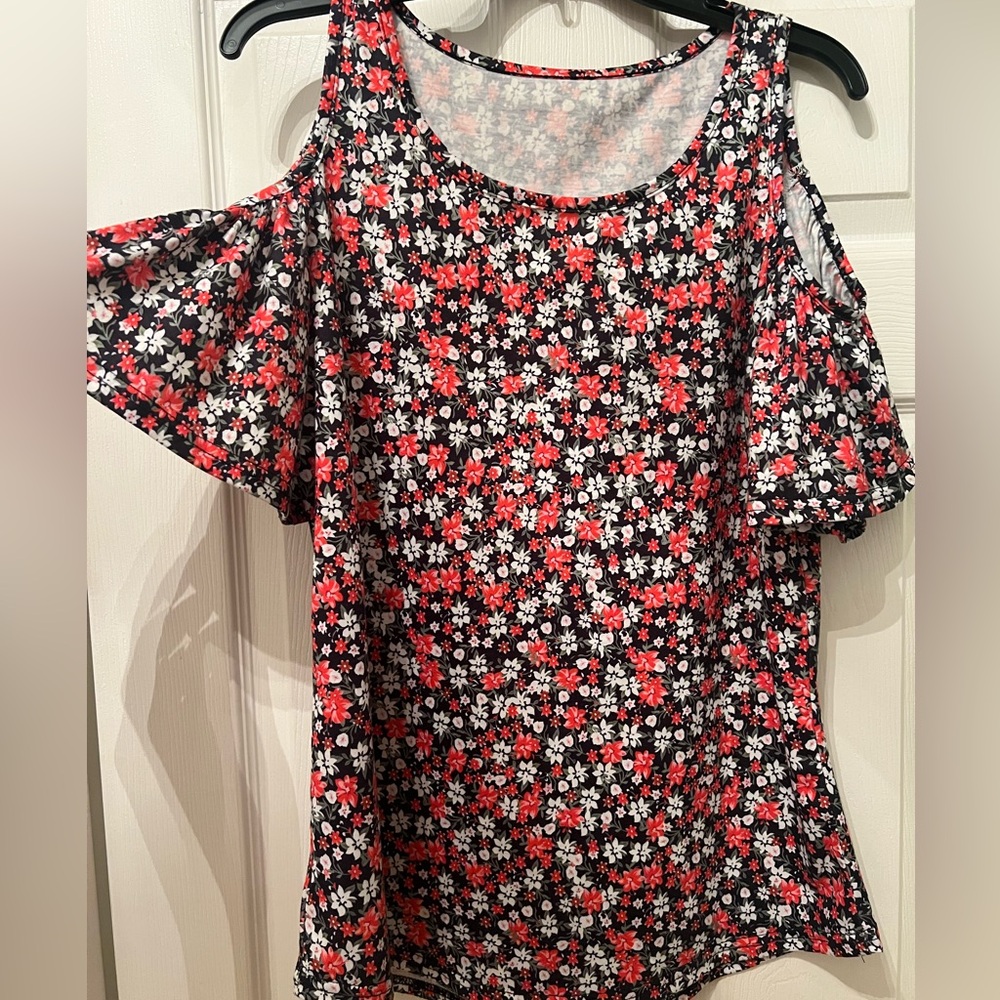 Floral Cut-Out Sleeve Blouse - Picture 7 of 10